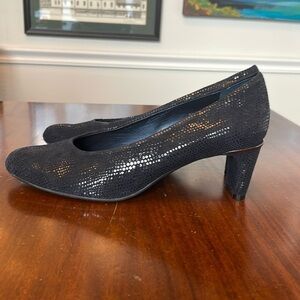 🍴 Vaneli black suede oval heeled pumps